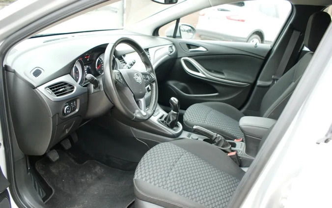 Opel Astra cena 43800 przebieg: 68000, rok produkcji 2018 z Milanówek małe 106